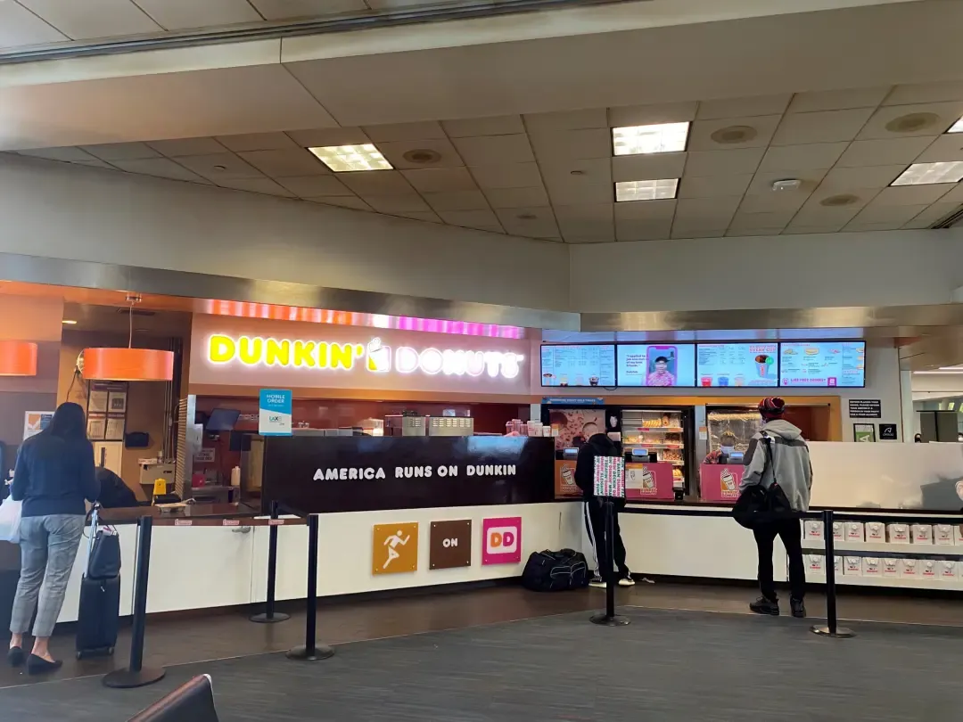 Dunkin' – Gate 45